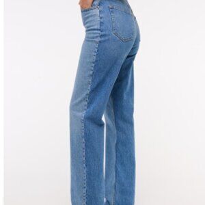 Abercrombie Curve Love Ultra High Rise 90s Straight Jean